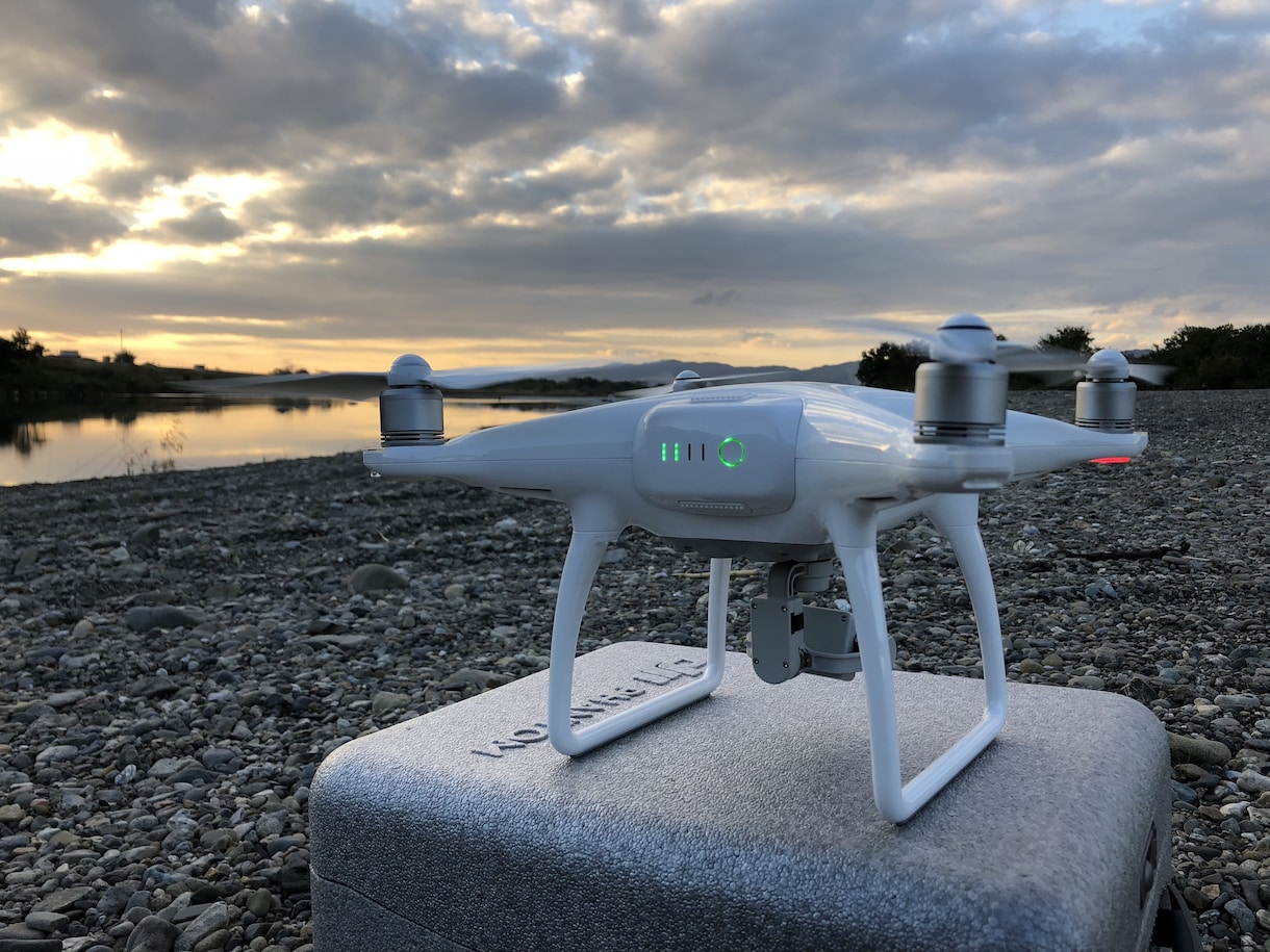 プロ用機材を使用し4K動画での空撮を行います 長い間の操縦の経験を活かし、満足して頂ける映像を撮影します！ イメージ2