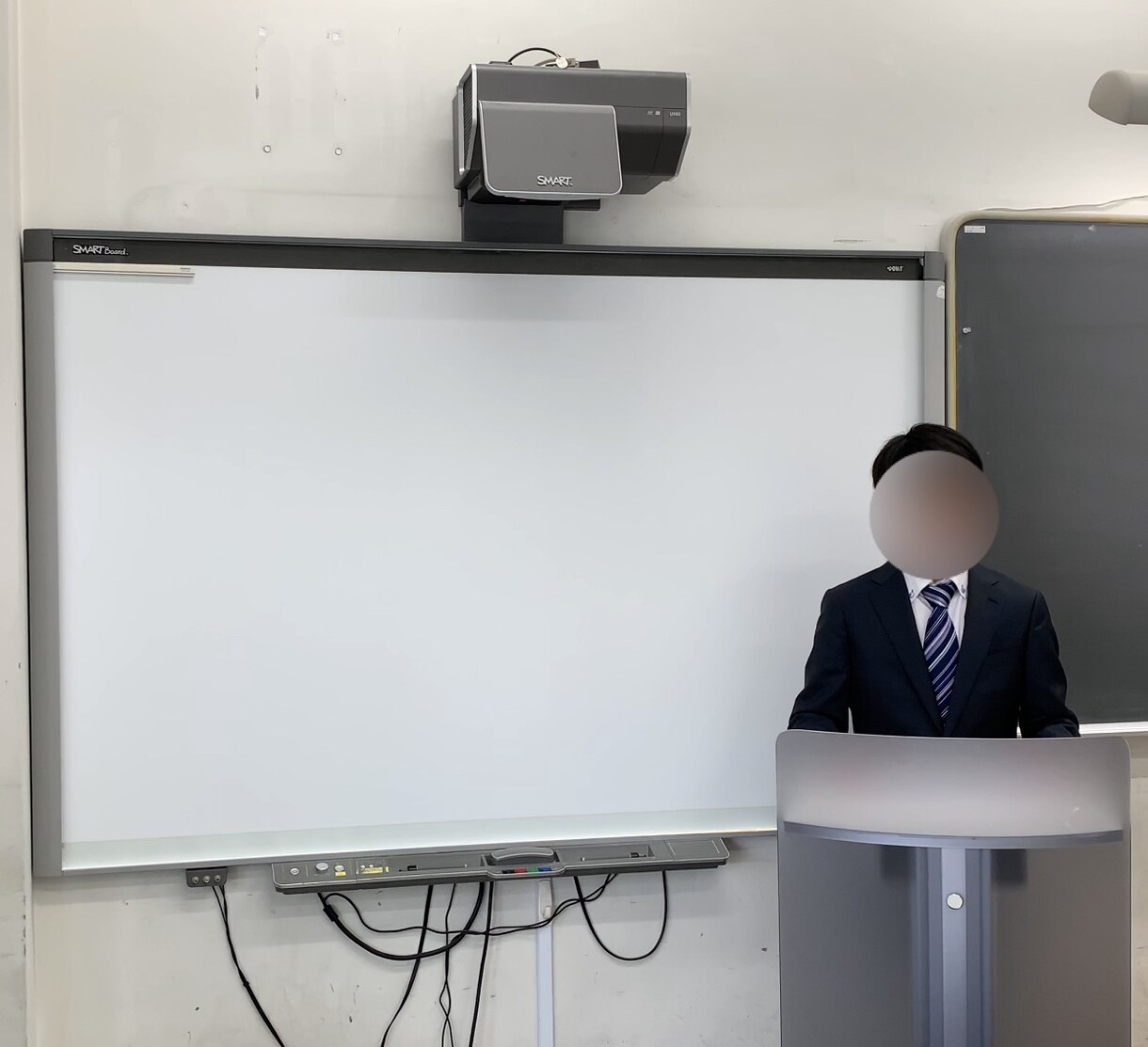 アナウンス等公的な場に使用する原稿、読み上げます 公的な場には、それに応じた端然とした声があります。 イメージ1