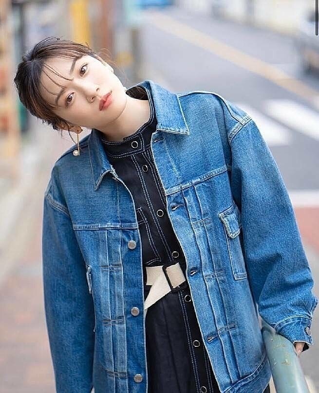 あなたの悩み事や話相手になります 私はよく学校の時以外は携帯を見ているのですぐ連絡がつきます。 イメージ1