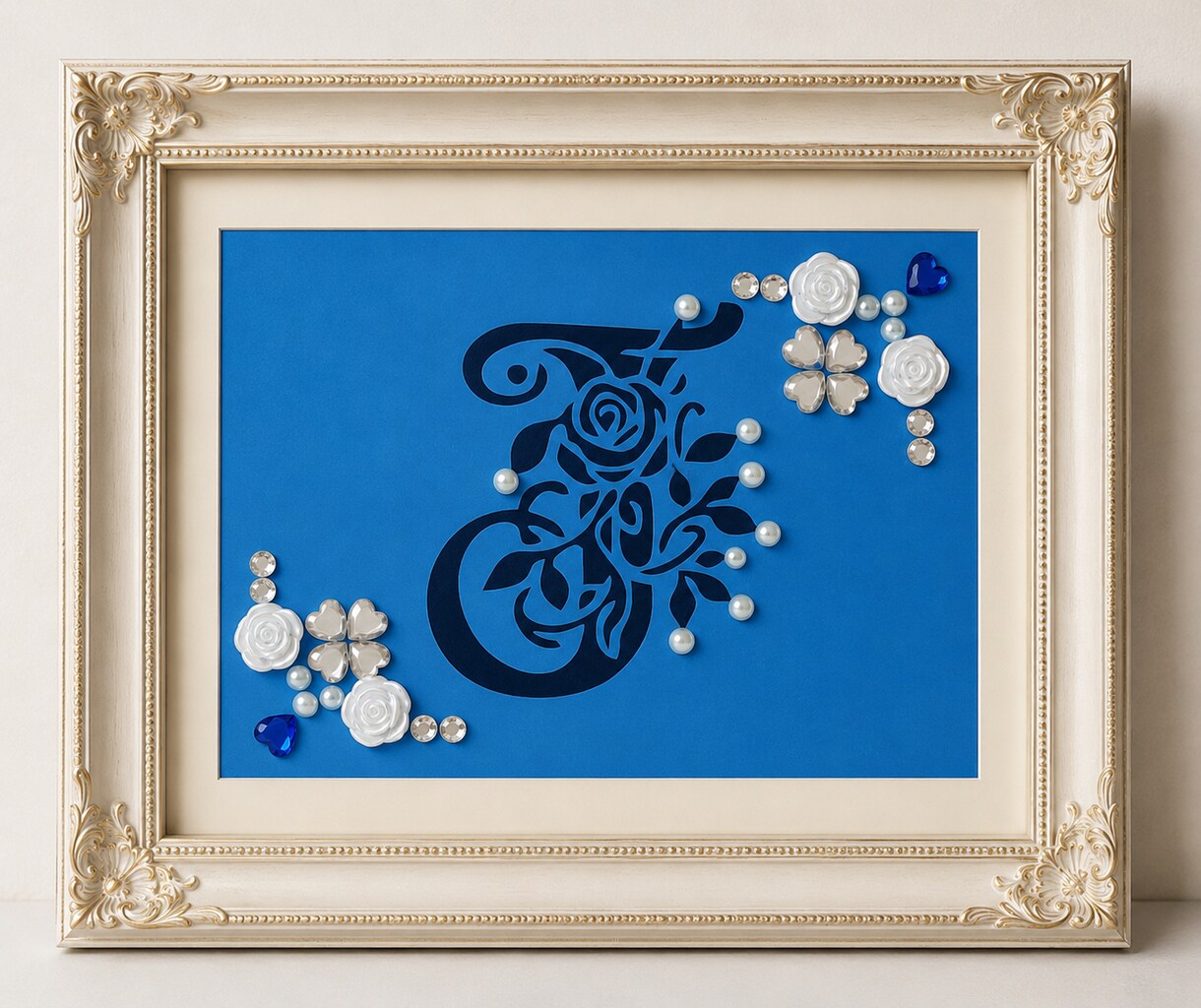 イニシャルフラワーアート ギフトにも喜ばれます お好きなイニシャルとカラーで、貴方だけのフラワーアートを。 イメージ3