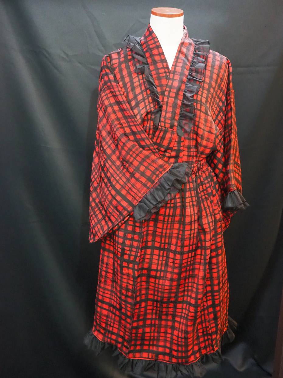 着物のリメイク致します お家で眠っている着物を2部式の新たなお洋服にリメイクします イメージ2