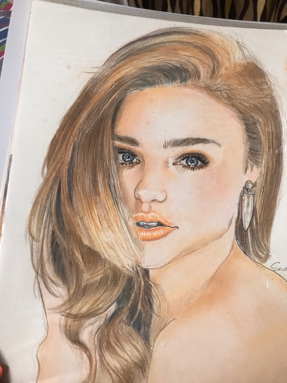 色鉛筆を使って似顔絵をお描きします 色鉛筆、パステルでリアルで鮮やかな似顔絵をお描きします イメージ4