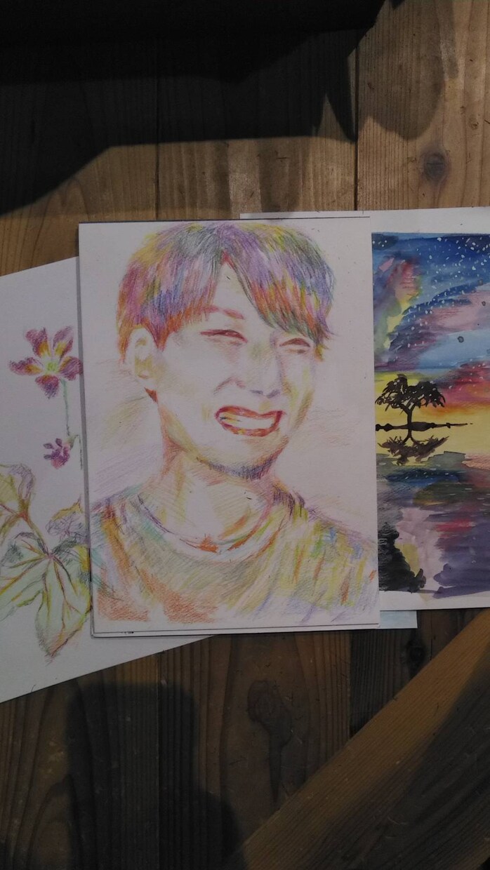 写真から鮮やかな手描き似顔絵［水彩色鉛筆]描きます 思い出作り、プレゼントに写真から特別な時間を色で演出します。 イメージ4