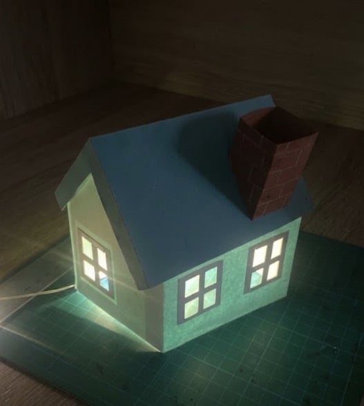 世界観のあるショート動画を制作します 紙や小物を使った、少し不思議で遊び心のある映像を制作します イメージ2