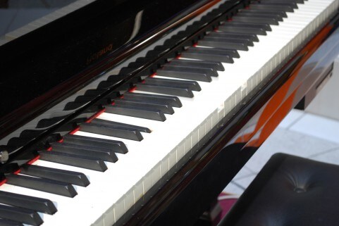 海外の音楽アーティストと連絡を取りたい方へ、アドバイスを致します。 イメージ1