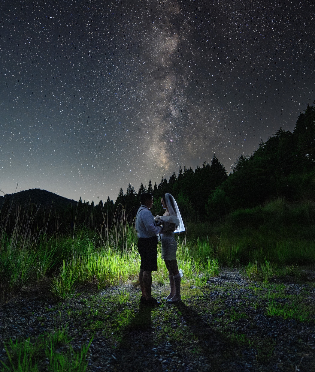 星空ウェディングの出張撮影をいたします 満点の星空と一緒に大切な記念日を写真に残します。 イメージ3