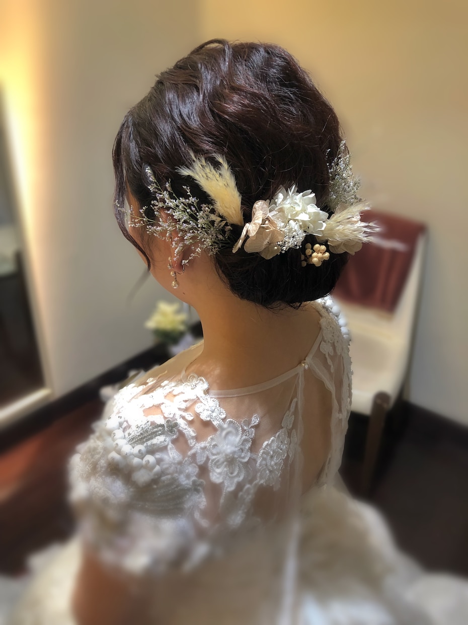 ブライダルヘアメイク花嫁様の魅力引き出します ブライダルヘアメイク提案、ご相談乗ります⭐︎ イメージ5