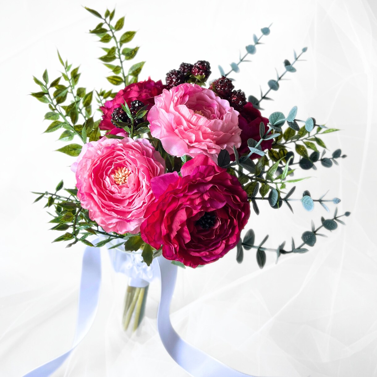 花瓶ごとお届け・枯れない装花便承ります 造花を花瓶ごと完成形でお届け！置くだけで空間の印象を整えます イメージ8