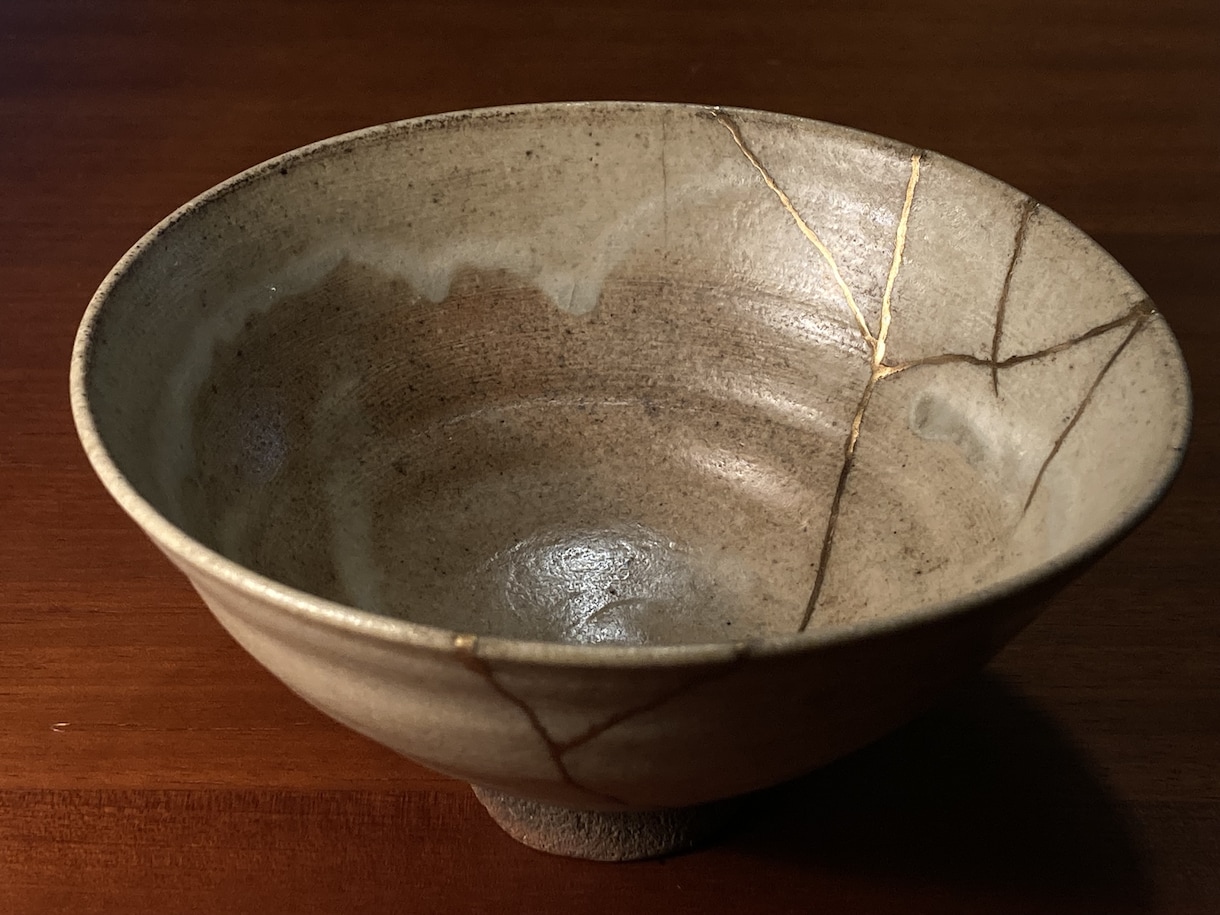 金継ぎで壊れた器の欠け・ヒビ・割れのお直しをします 天然の本漆と金粉・銀粉（丸粉）を使った伝統技法による繕いです イメージ1
