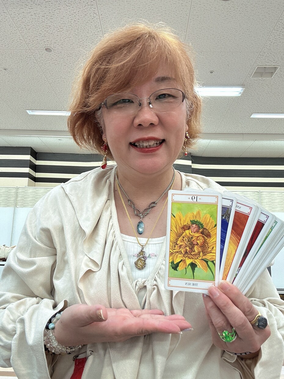 タロット占いとヒーリングが心と体を軽くします あなたの心の現状整理＆体を癒しデトックスする占いとヒーリング イメージ1