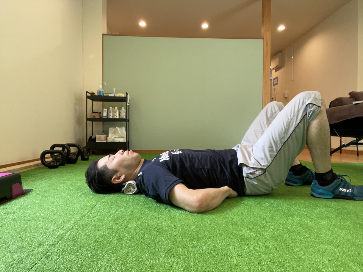 肩こりが酷い方におススメのストレッチをします 子育てと仕事で忙しいママさん向け、30分でユルっとスッキリ！ イメージ5