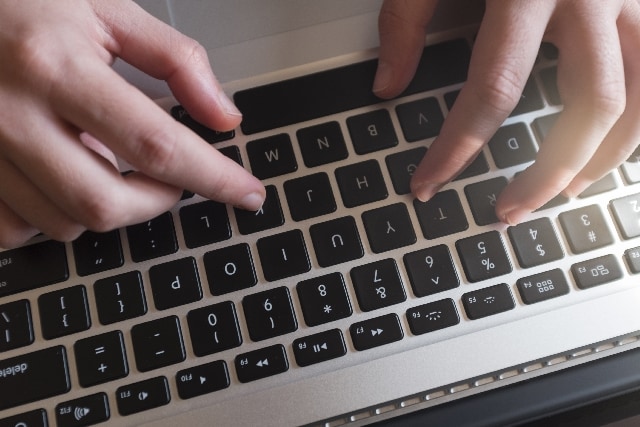 現役ライターが稼ぐ為の有益な情報をお届けします ライティングとは？基礎を知ると、ビジネスの範囲が広がります イメージ1