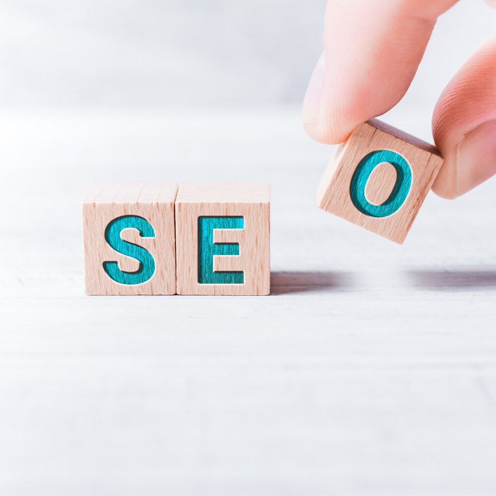 1年更新・SEO支援・キーワード追跡・報告致します 毎月1回、貴サイトのSEO情報を分析し、報告いたします。 イメージ1