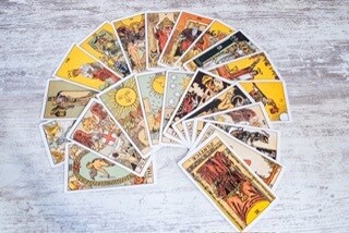 スリーカードで三ヶ月のアドバイスを占います カードを三枚引き、シンプルにで答えます！ イメージ1
