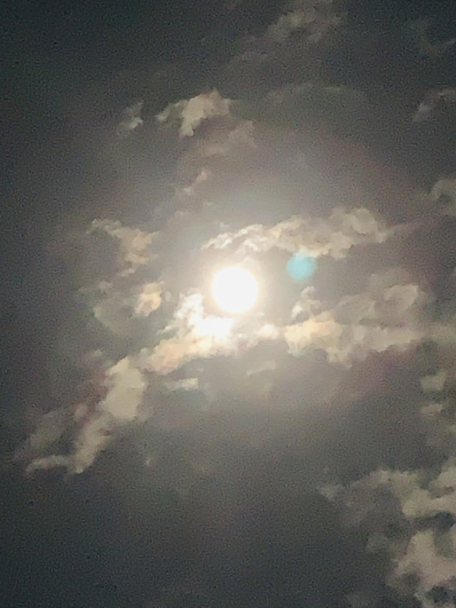 風景写真を提供します 月や太陽と空の風景を楽しんでほしいです。 イメージ1