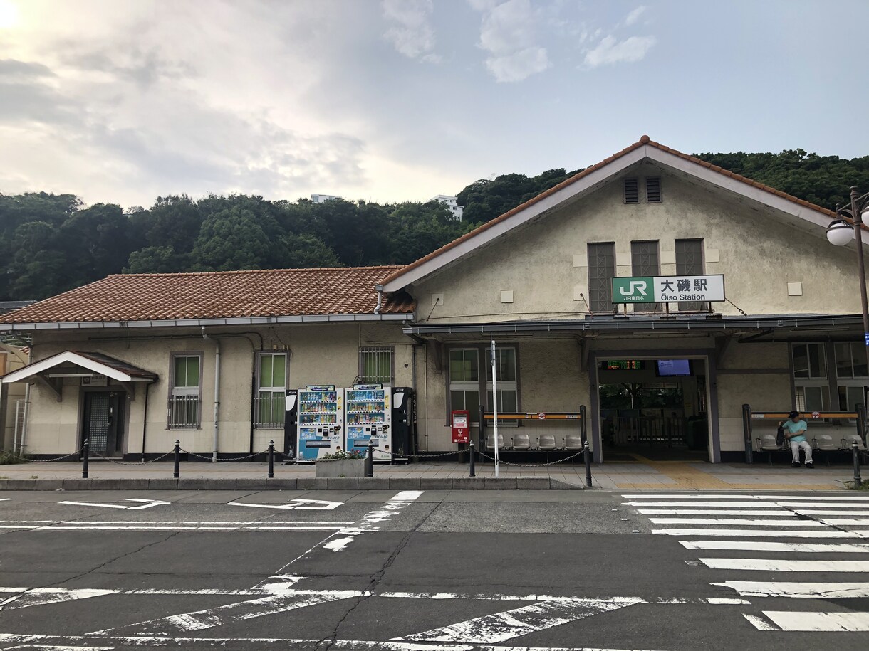 駅舎の写真を提供します 朝から夜の駅舎の写真があります。 イメージ8