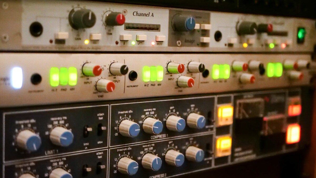 うたプリ等のプロがボーカルMIX・2mixにします 私があなたの歌をオケに馴染ませ、素敵な2mixへ仕上げます イメージ3