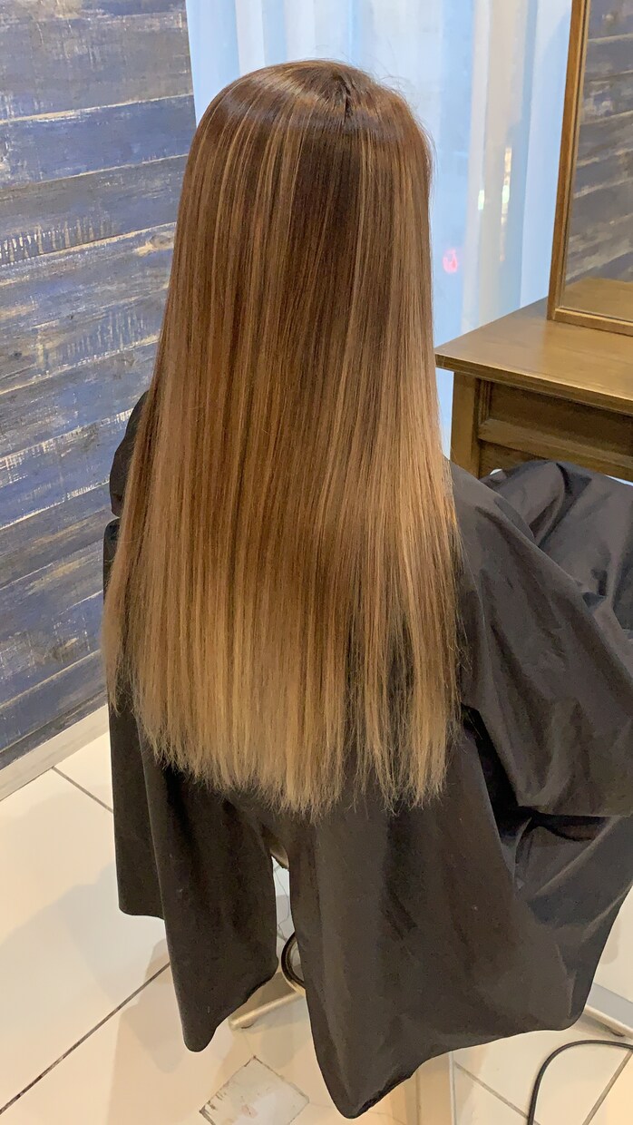 似合うヘアカラーのアドバイスやヘアケア相談乗ります 1人1人に合うカラーやヘアケアのご相談にお応えします。 イメージ1
