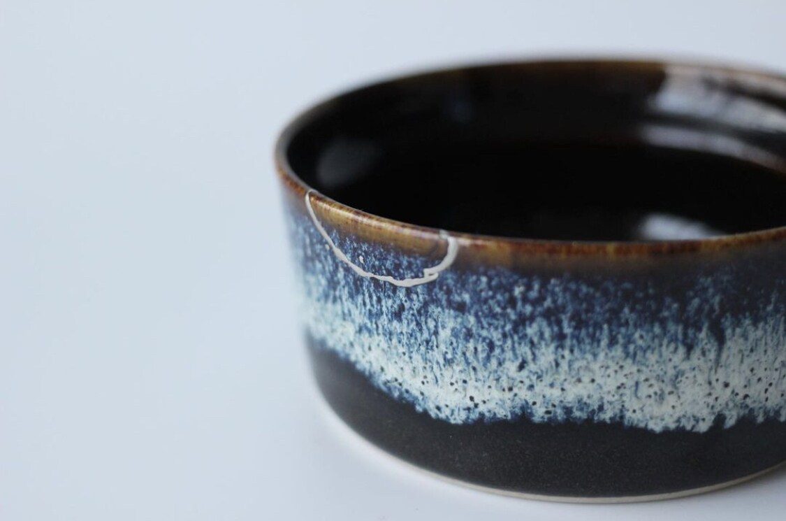 金継ぎで器の割れ、欠け、ヒビをお直しします 天然の漆を用いて行い、もっとも強固に修復する施工方法です。 イメージ10