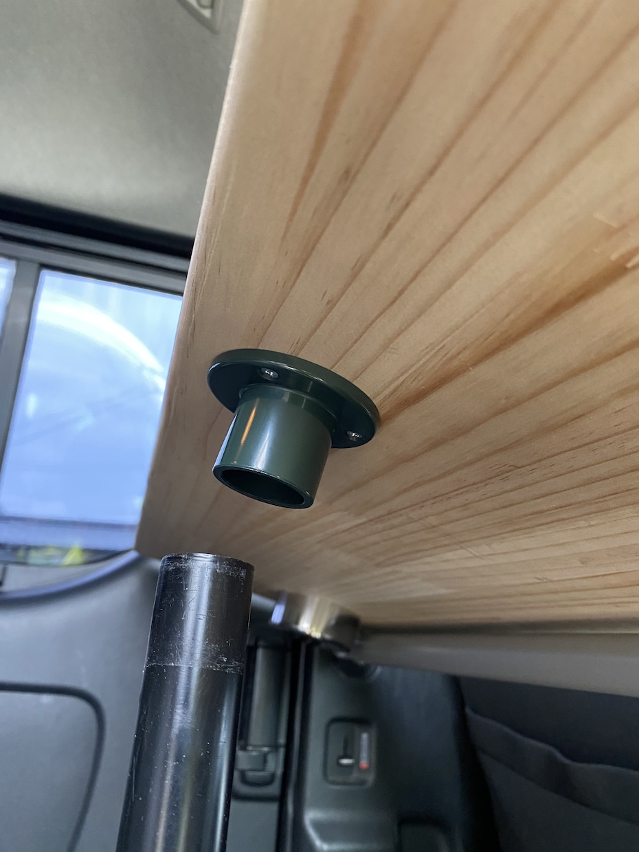 ハイエース専用セカンドテーブルお作りします ハイエース歴20年の私が愛用。車内が快適空間に早変わり！ イメージ3