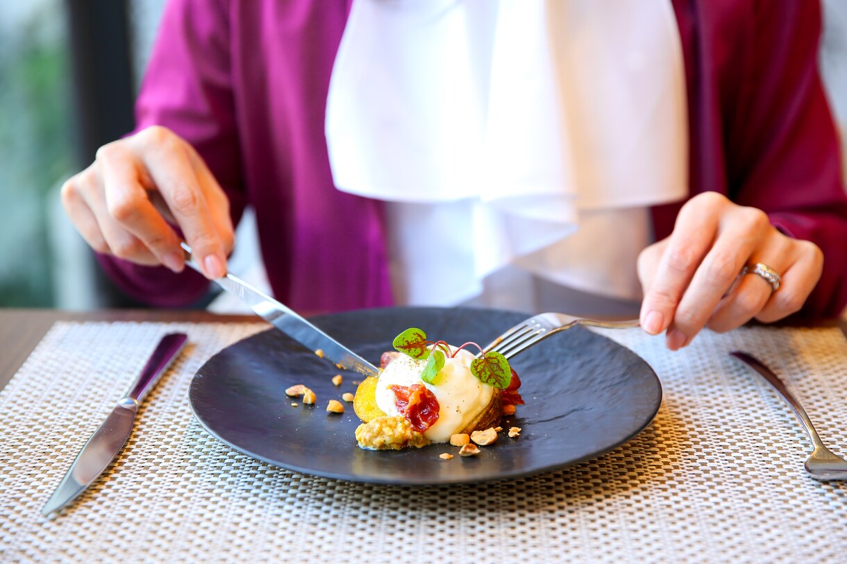 自信と好印象を与えるテーブルマナーが学べます 【これさえ知れば大丈夫！】会食で恥をかかないためのマナー イメージ1