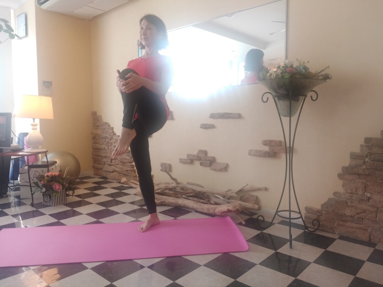 毎日1分、体型が変わるストレッチ教えます 筋トレなしの簡単ストレッチです。太りにくい姿勢に自然に変化 イメージ2