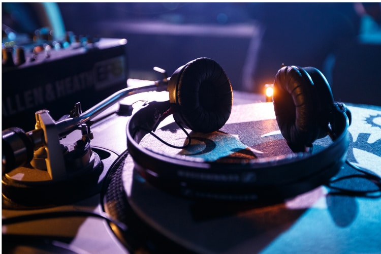 プロ作家を目指す方の楽曲制作に1か月伴走します 課題・添削・修正・進捗管理までプロ作曲家が継続サポート イメージ2