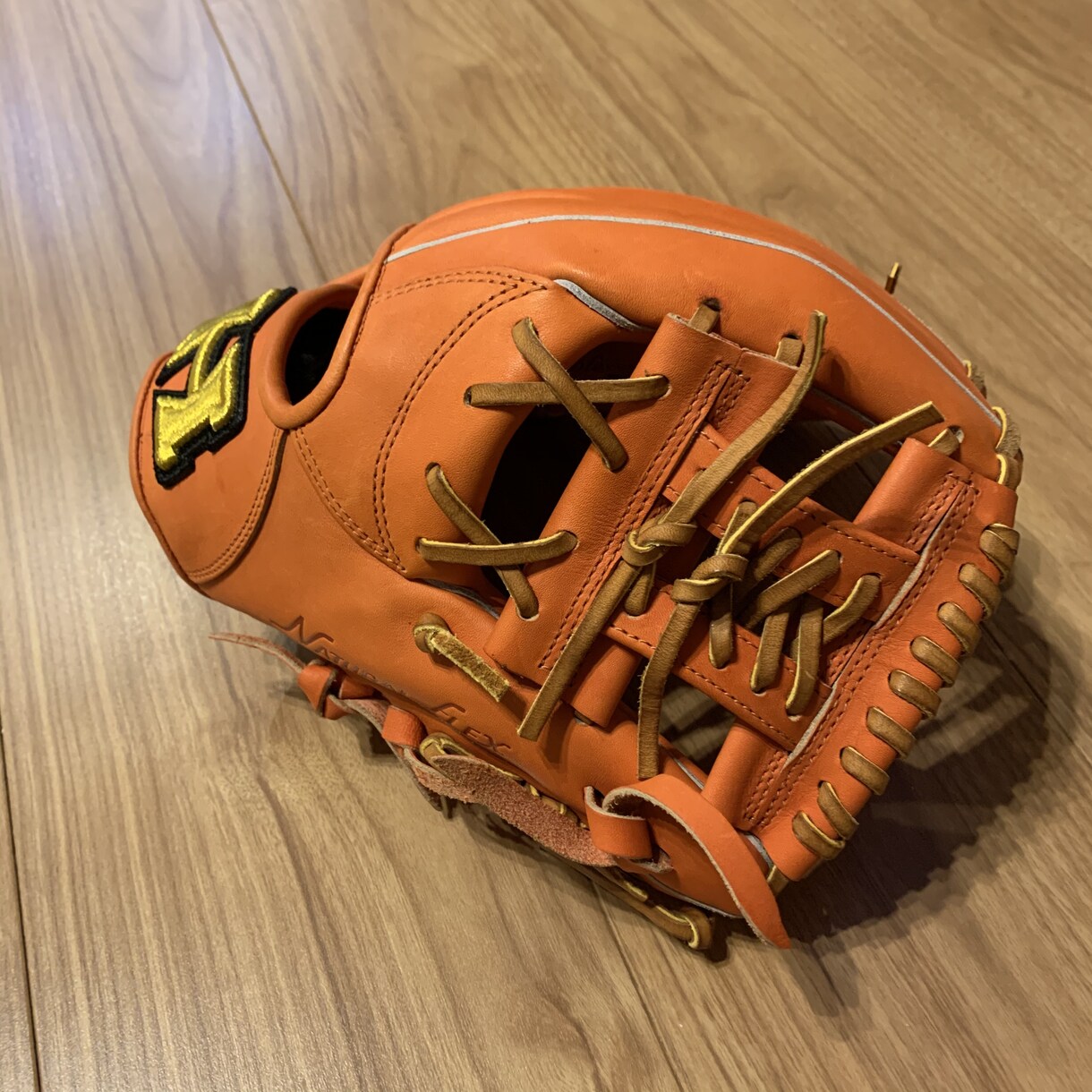 グローブやミットの型付けをします 野球歴15年。主にミットを得意とします。 イメージ4