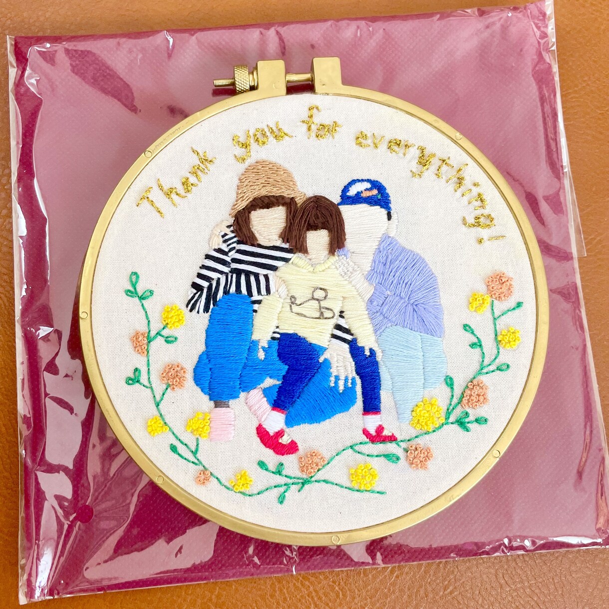 世界に一つだけの両親贈呈品を作ります 家族写真をもとに刺繍のプレゼントを作ります イメージ6