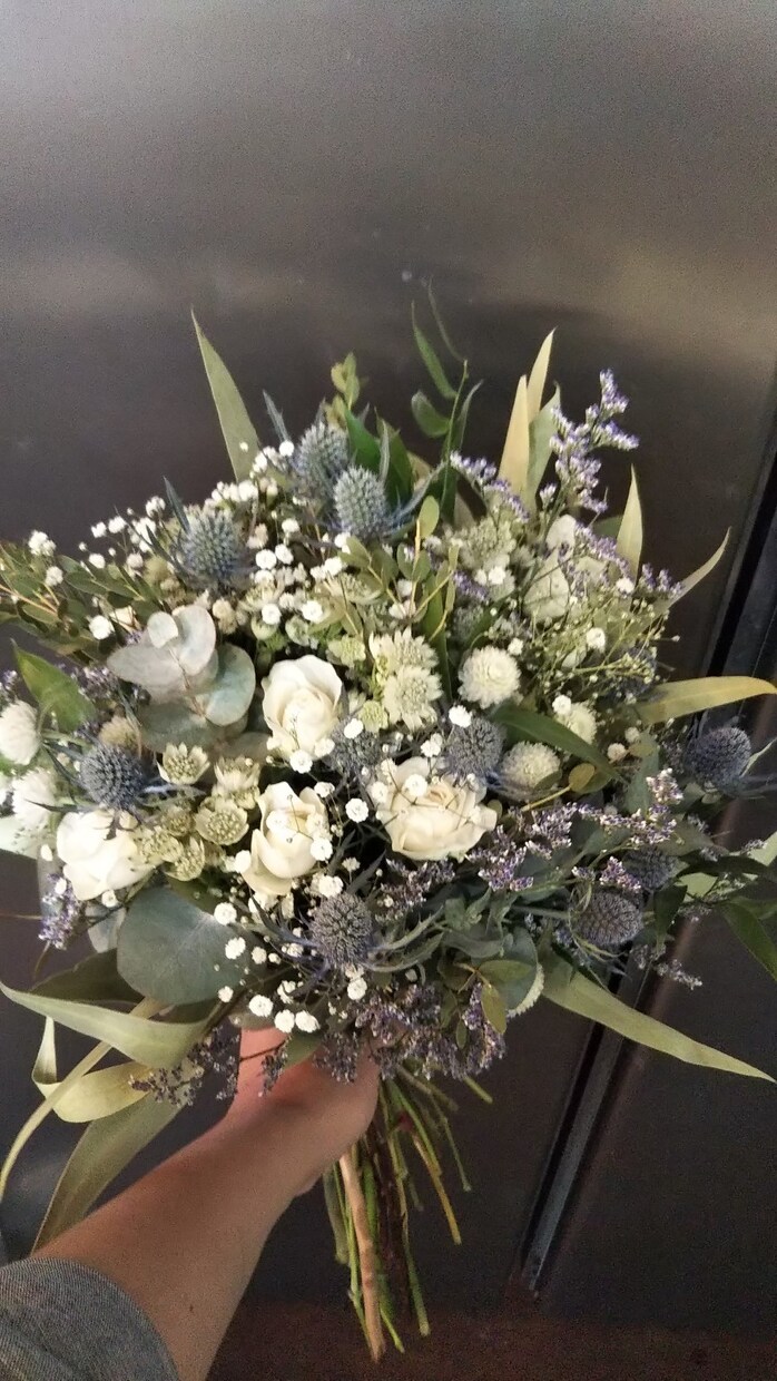 結婚式の装花アドバイスします ブーケやメインなどイメージを担当さんに伝えるお手伝いします。 イメージ2