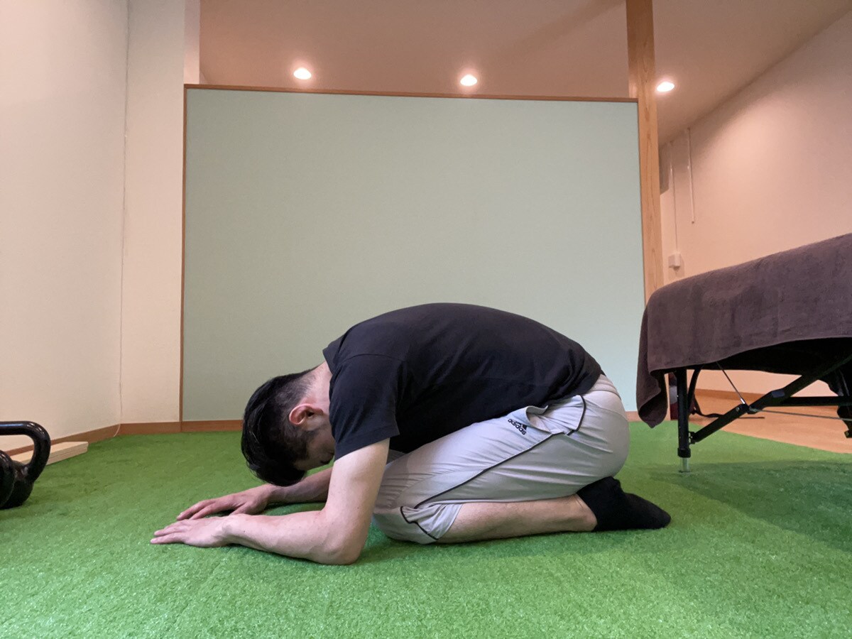 肩こりが酷い方におススメのストレッチをします 子育てと仕事で忙しいママさん向け、30分でユルっとスッキリ！ イメージ3