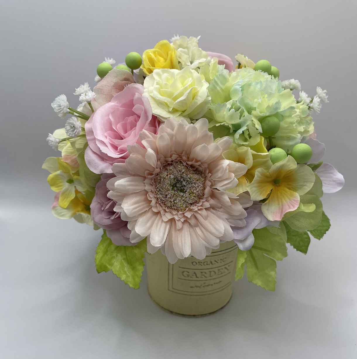 造花でアレンジフラワー作ります 造花であなたの暮らしに彩りを。 イメージ1