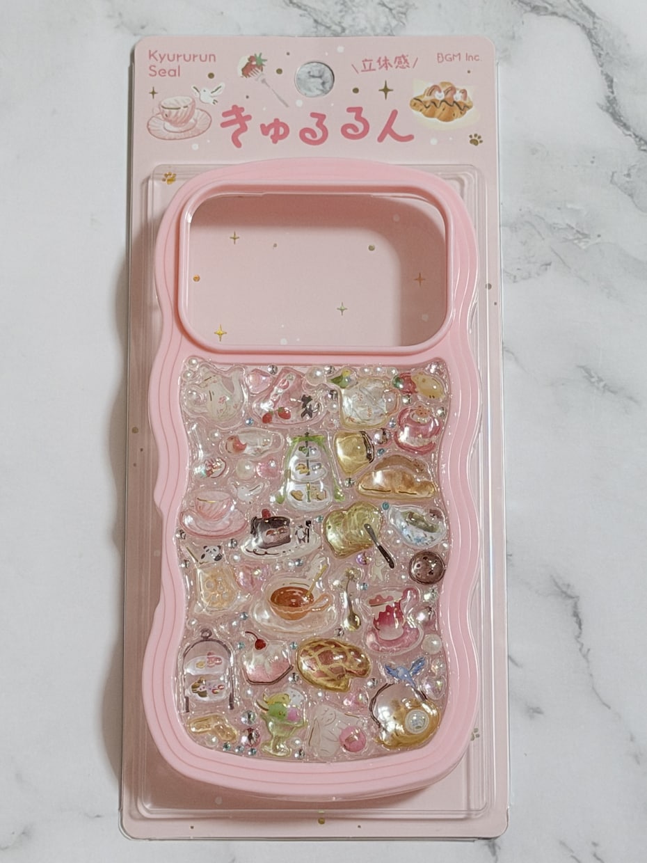 シール使ってデコレーションスマホケースを作成します ぷっくりシールをメインに可愛いスマホケース イメージ2
