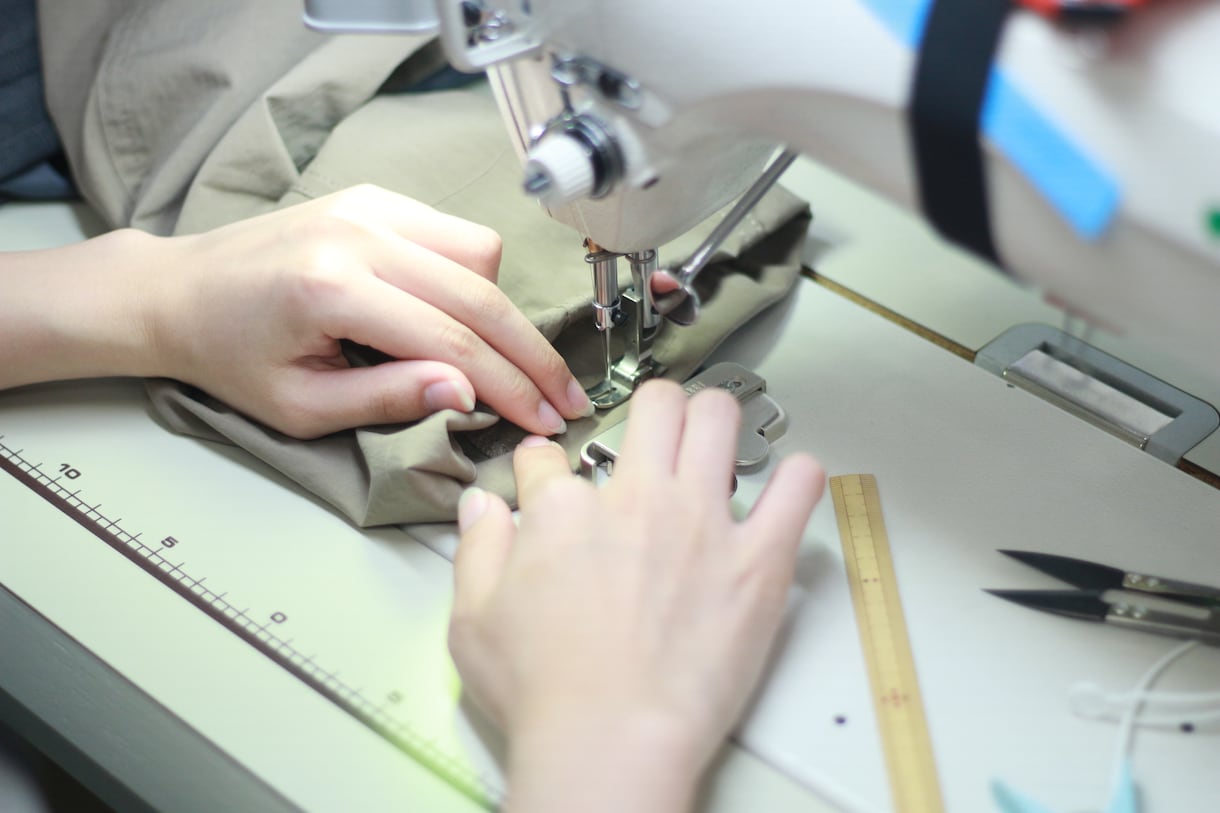 洋服の丈詰め承ります 股下、スカート、Tシャツの着丈詰め等、お気軽にご相談ください イメージ1