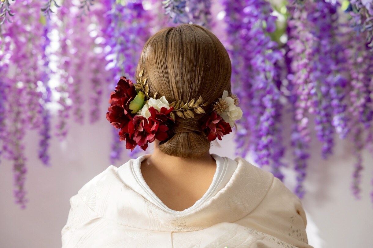 花嫁専用ドレスに似合う髪型や髪色をご提案致します 卒花しました現役美容師が全力でお手伝いさせて頂きます！ イメージ3