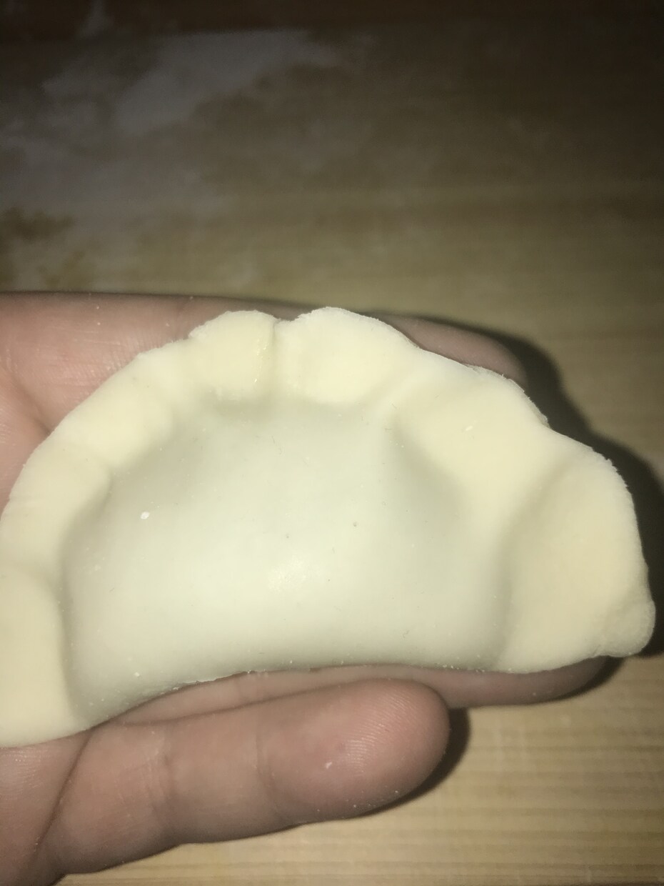 家庭で簡単皮から作る餃子を教えます 皮はモチモチ中はジューシーの餃子を教えます！ イメージ2