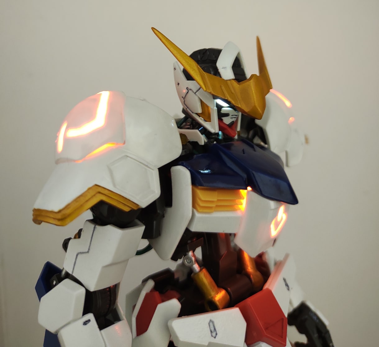 ガンダムバルバトスを電飾塗装完成品にします プラモデルの電飾・塗装仕上げ (ガンダム、ゾイド等)