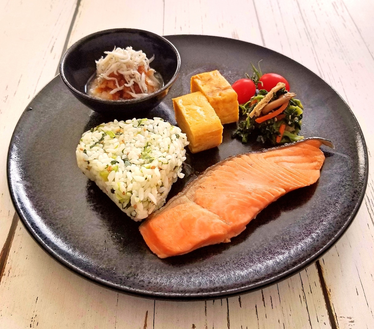 失敗なくワンプレートで料理を盛り付けるコツ教えます 料理をキレイに盛付けたい。どんな器を使えばいいか知りたい方へ イメージ1