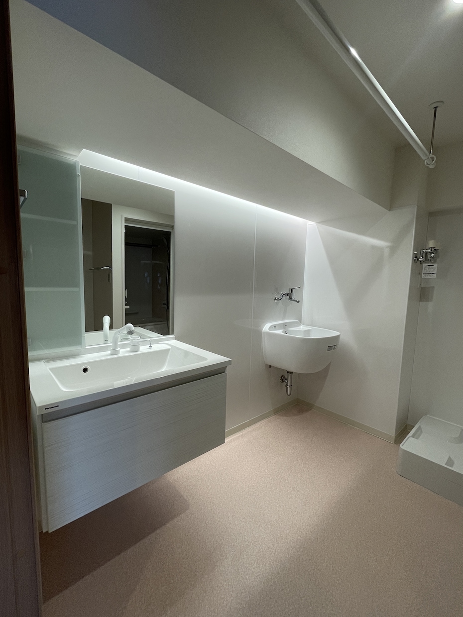 3.手描きのパースに図面情報を載せて制作します 建築や内装の設計図を分かりやすく説明できる資料として。 イメージ2