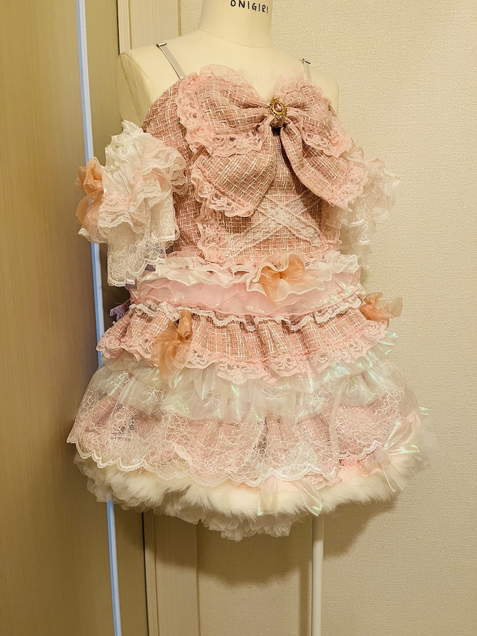 アイドル衣装、コスプレ衣装のリメイクできます お手元の衣装やお洋服から、価格を抑えて可愛く衣装を作ります。 イメージ3