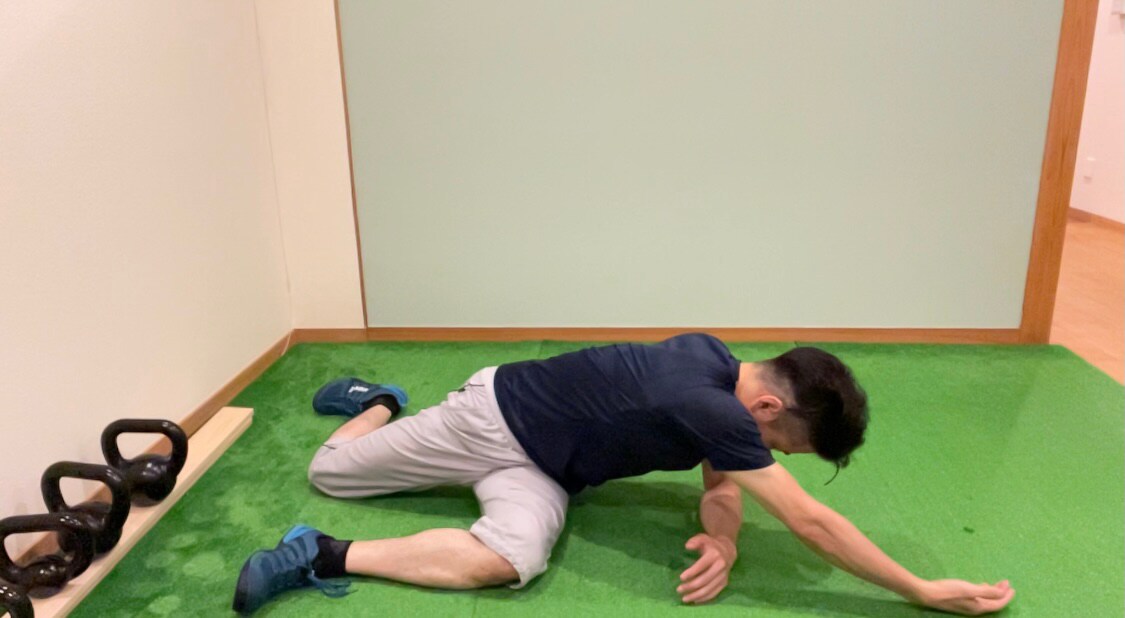肩こりが酷い方におススメのストレッチをします 子育てと仕事で忙しいママさん向け、30分でユルっとスッキリ！ イメージ8