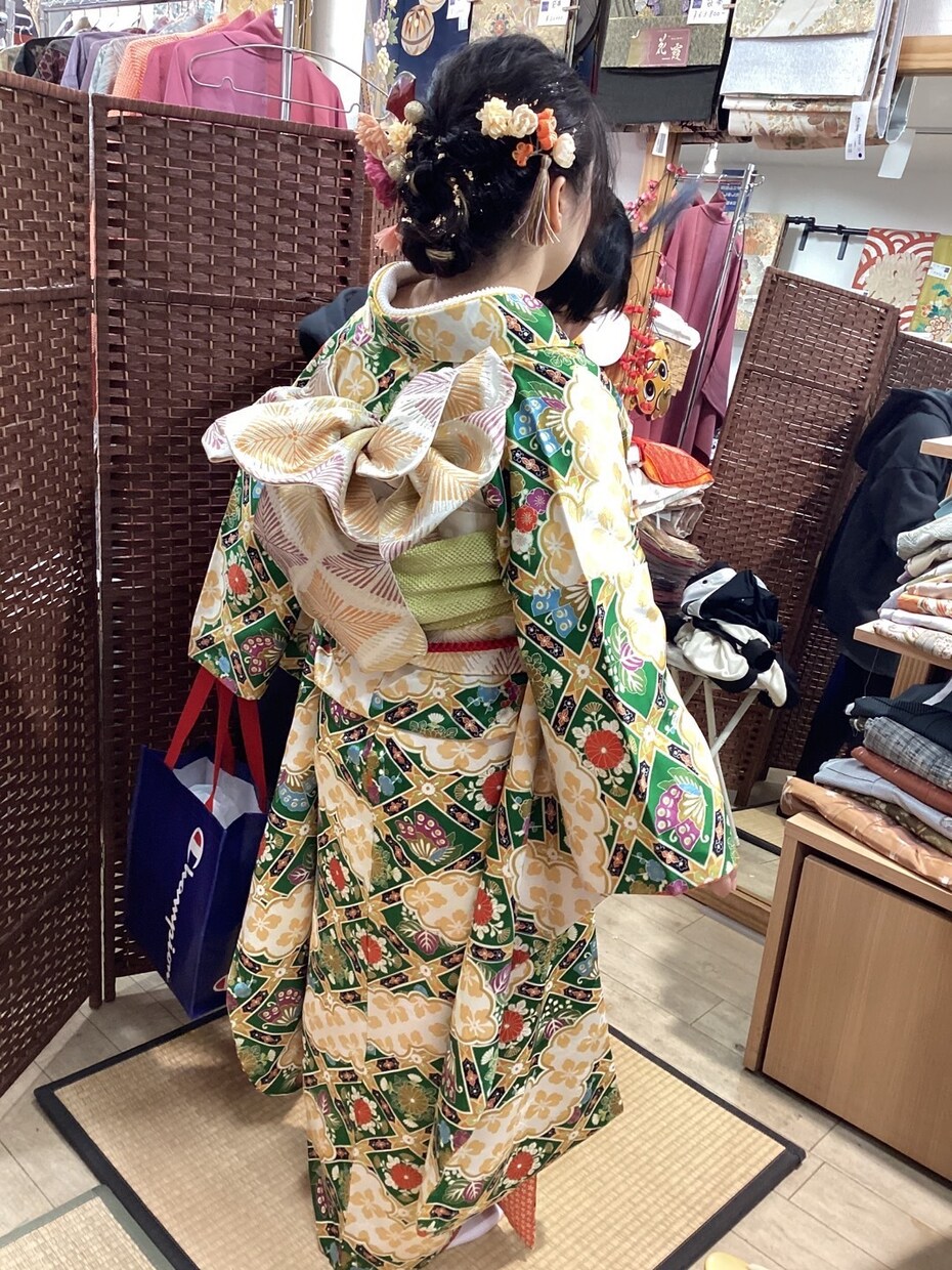 呉服歴10年！お留袖、お振袖の出張着付け承ります 補正を少なく、かつ美しい着姿を【プロにおまかせください】 イメージ1