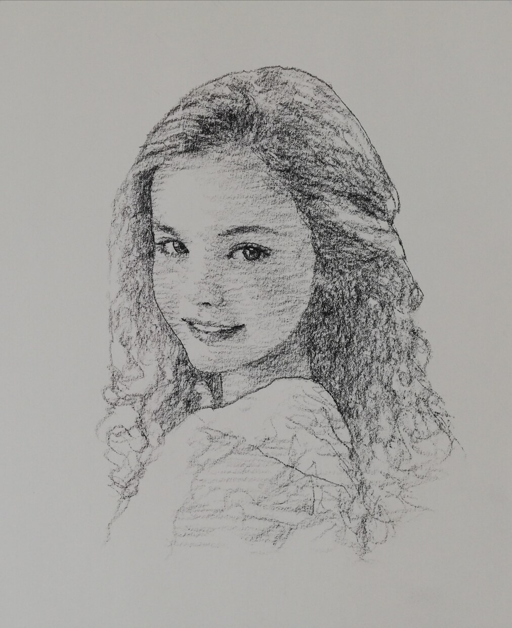 チャコール鉛筆であなたのポートレートを描きます 超写実なリアルとは一味違う優しいタッチの作品です イメージ8