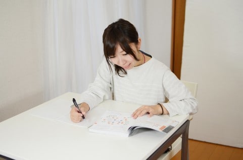 仕事や育児をしながらの宅建士独学合格学習法教えます 市販参考書のみで宅建士試験合格を引き寄せる超効率的学習方法 イメージ3