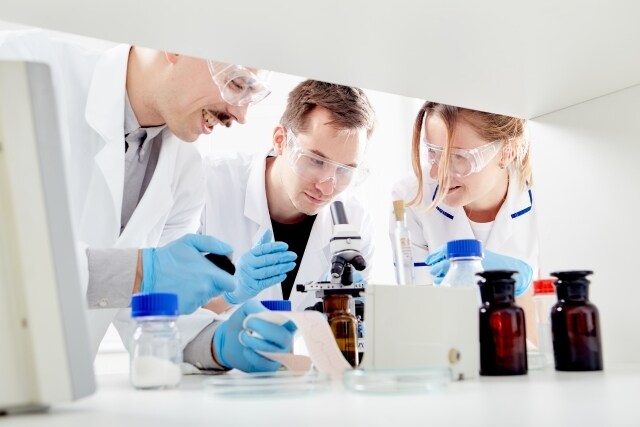 ビデオチャット:薬学系大学進学のご相談承ります 薬学系大学の進学を考えているお子さんを持つお父さんお母さん イメージ1