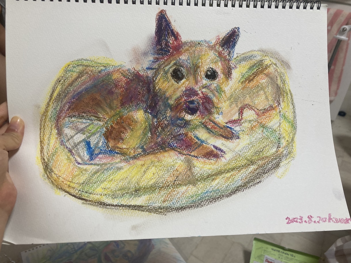 ペットちゃんの似顔絵をクレヨンで色紙にかきます ペットちゃんの性格や雰囲気に合わせてイラストを描きます イメージ2