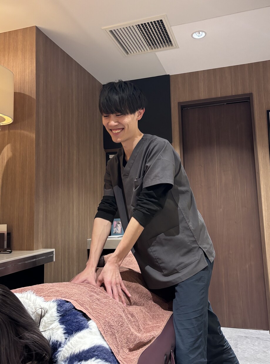 肩こり/首の痛み専門｜原因を深掘ります 身体の癖と使い方の視点から、一緒に原因を見える化します。 イメージ2