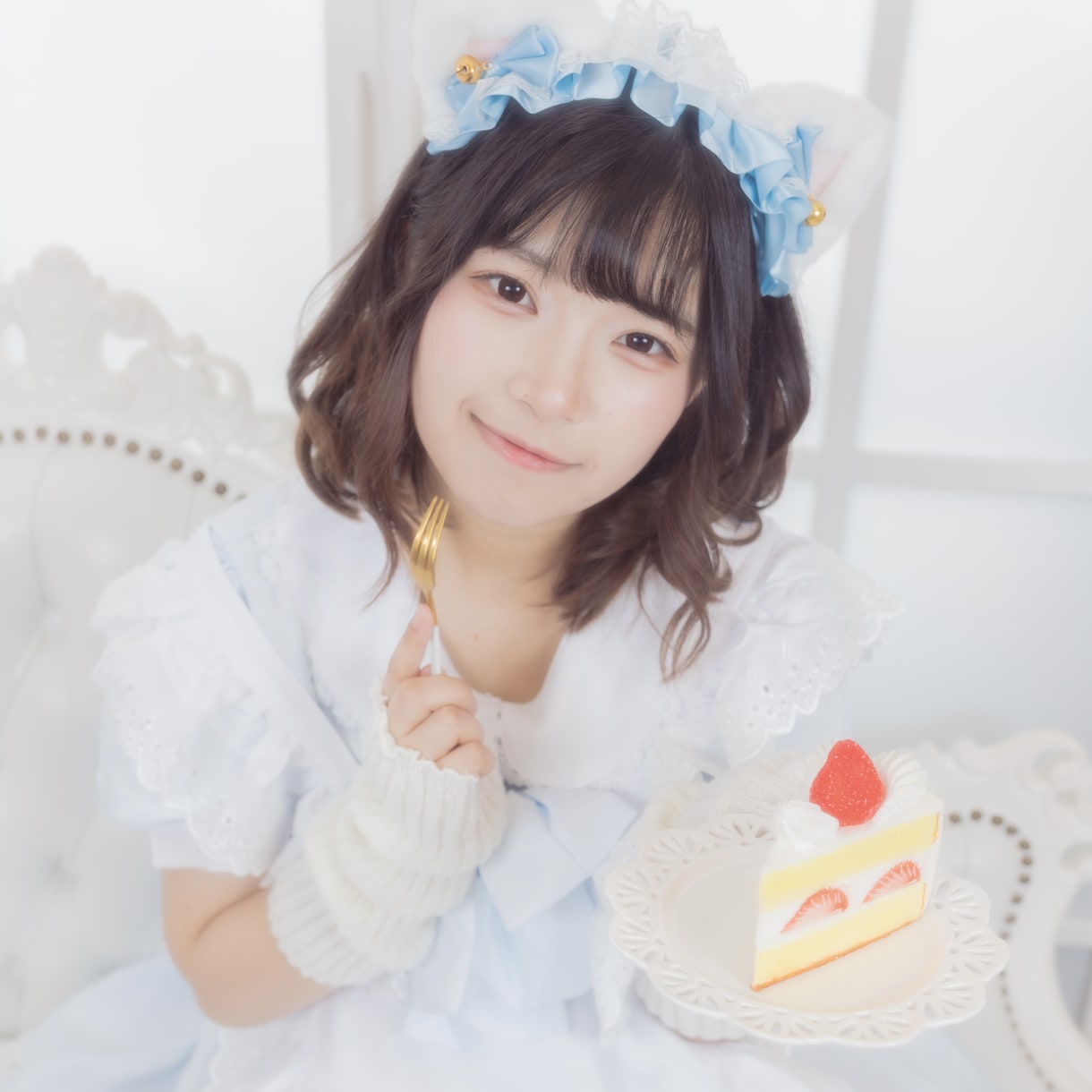 屋内で人物をおしゃれで綺麗に撮影します 屋内でストロボを使った撮影をします プロフィール.コスプレ等 イメージ1