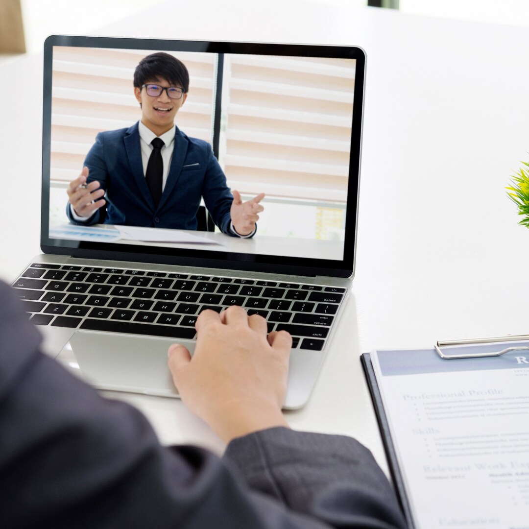 面接うまくいってない？どんな様子か聞きます しばらく話してないと、いざって時に声が裏返ったりしませんか？ イメージ1