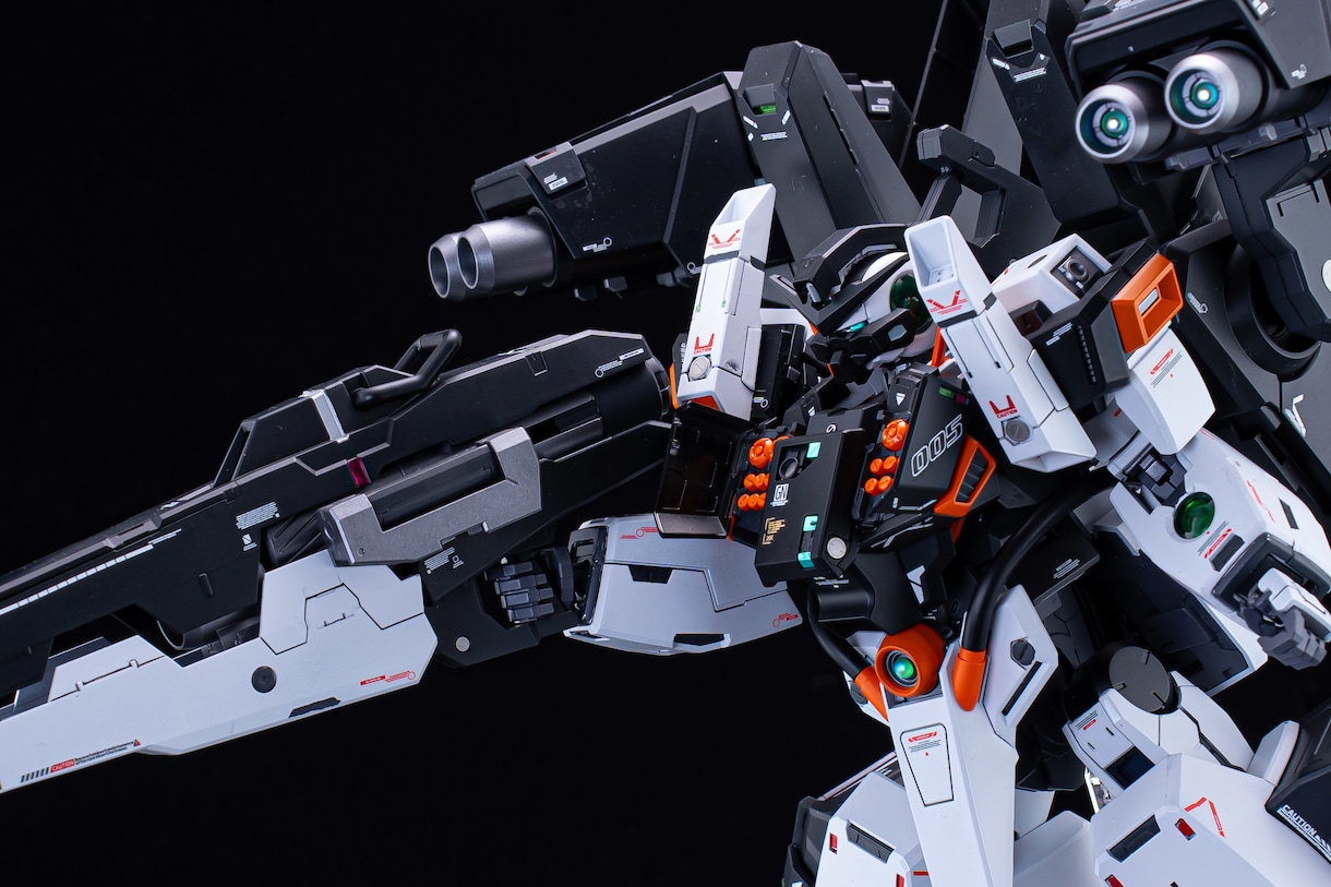 ガンプラ制作代行・積み崩し・素組み・全塗装行います ブラック・ホワイトをベースに高級感のある仕上げが得意です！ イメージ3